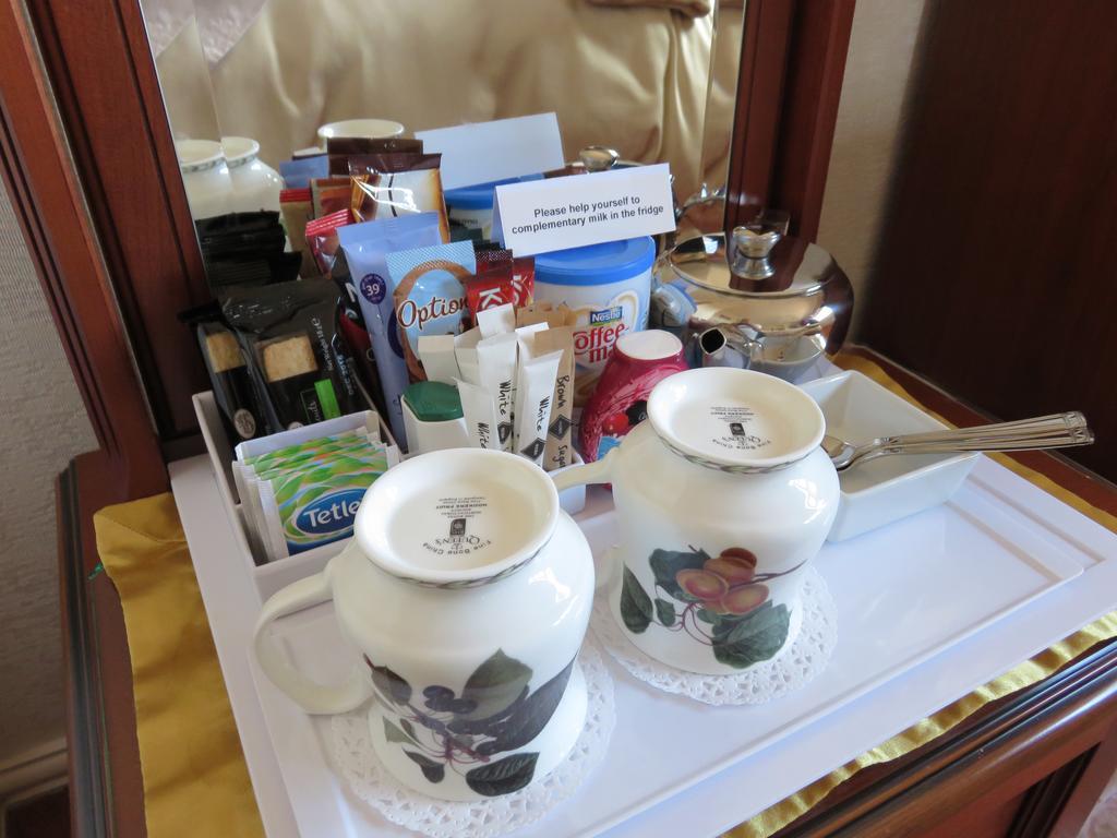 Pineview Guesthouse Poole Esterno foto