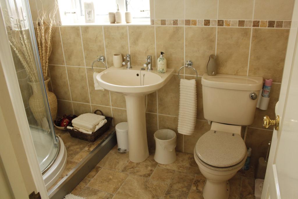 Pineview Guesthouse Poole Esterno foto